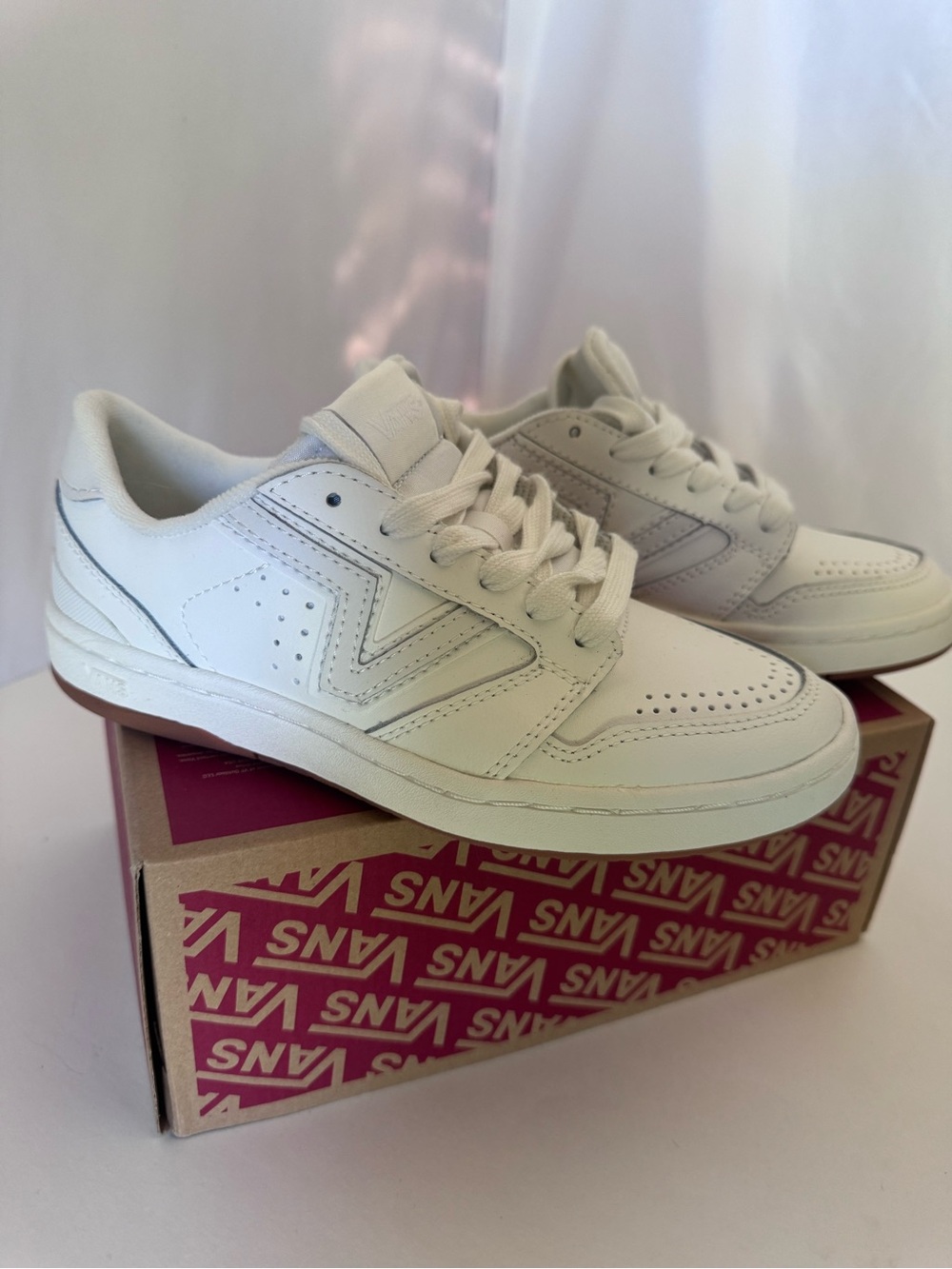 Vans Low Top Lowland 2.0 sneakers in a Blanc de Blanc colorway M 4.5 W 6
